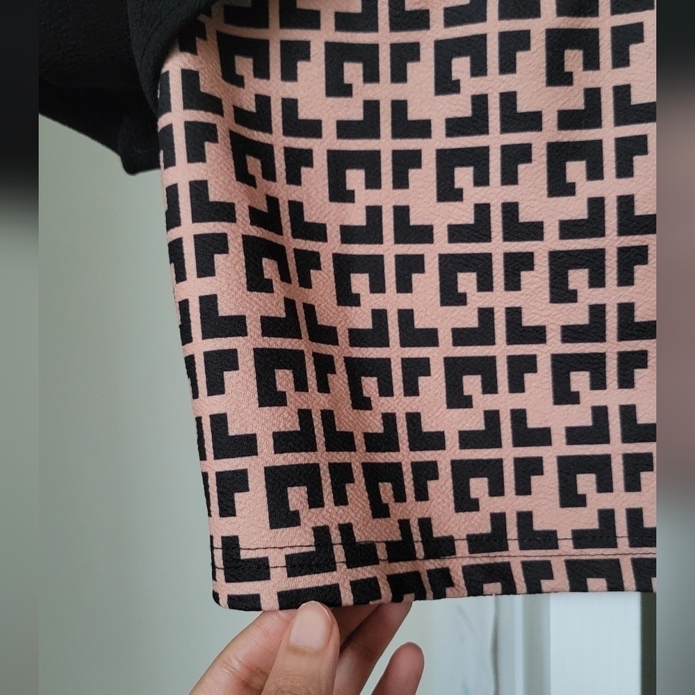 Geometry patterned blouse Medium/6 - Picture 4 of 4